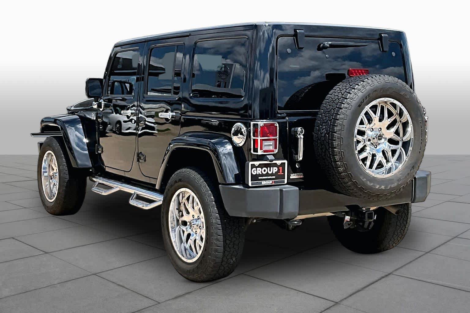 Used 2015 Jeep Wrangler Unlimited Sahara AWD/4WD image 9