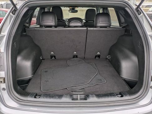 Used 2024 Jeep Compass Latitude image 11