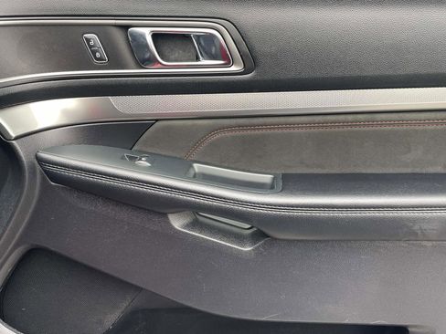 Used 2019 Ford Explorer XLT w/ Equipment Group 202A image 9