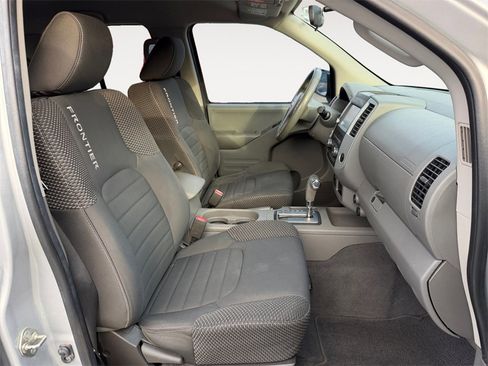 Used 2019 Nissan Frontier Desert Runner image 12