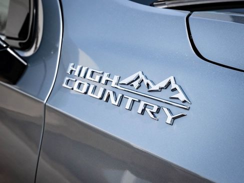 Used 2025 Chevrolet Tahoe High Country image 9