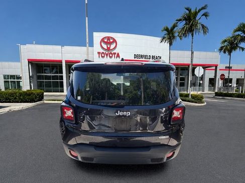Used 2015 Jeep Renegade Latitude w/ Popular Equipment Group FWD image 7