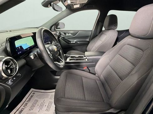 Certified 2025 Chevrolet Equinox LT w/ Safety and Technology Package FWD image 17