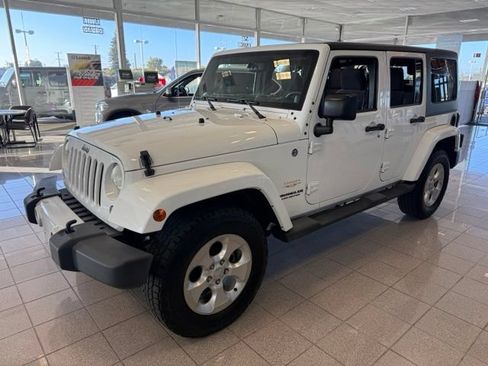 Used 2014 Jeep Wrangler Unlimited Sahara w/ Connectivity Group AWD/4WD image 6