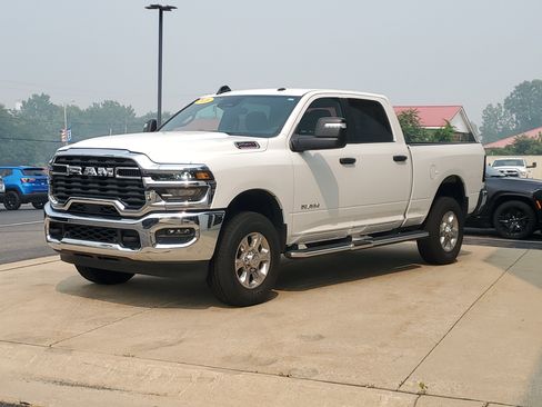 Used 2026 RAM 2500 Big Horn AWD/4WD image 2