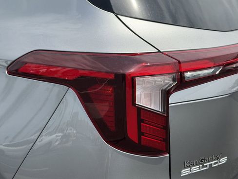 New 2026 Kia Seltos S FWD image 11