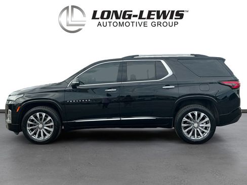 Used 2023 Chevrolet Traverse Premier FWD image 2