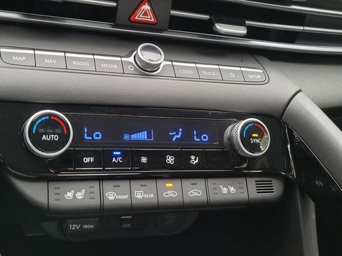 New 2025 Hyundai Elantra Limited image 29