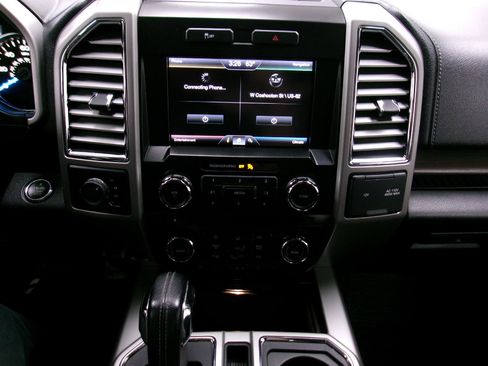 Used 2015 Ford F150 Lariat image 11