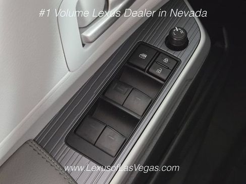 Used 2026 Toyota Sienna XLE FWD image 37