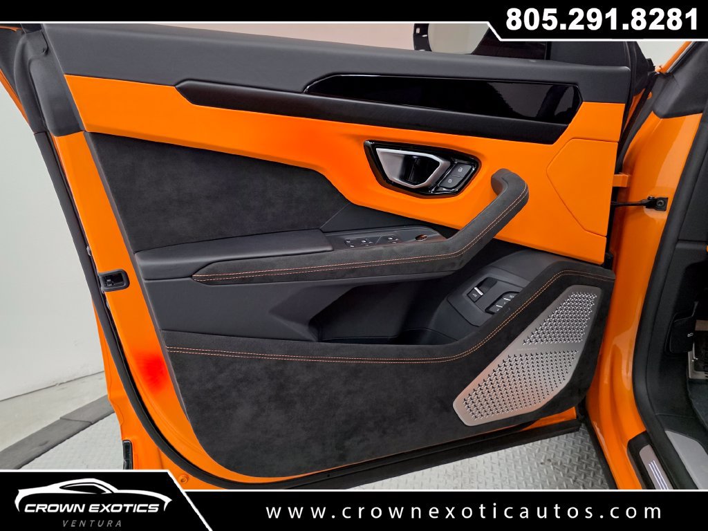 Used 2024 Lamborghini Urus S AWD/4WD image 35