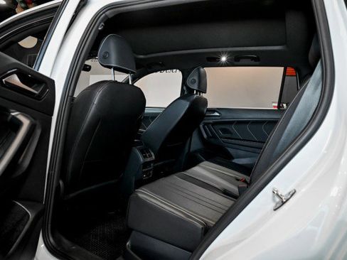 Used 2024 Volkswagen Tiguan SE R-Line image 17