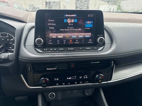 Used 2022 Nissan Rogue SV image 24