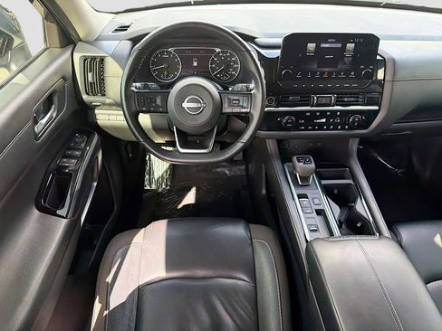 Used 2023 Nissan Pathfinder SL image 16