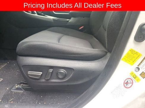 Used 2019 Toyota RAV4 XLE w/ Convenience Package FWD image 4