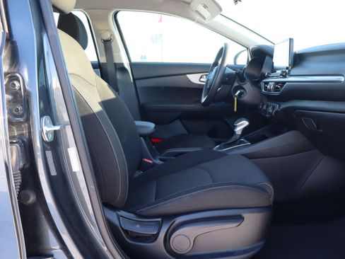 Used 2023 Kia Forte LXS image 13