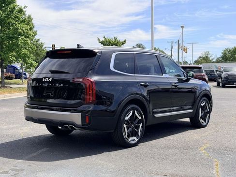 Used 2025 Kia Telluride S AWD/4WD image 2