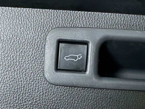 Used 2021 Toyota Highlander XLE image 30