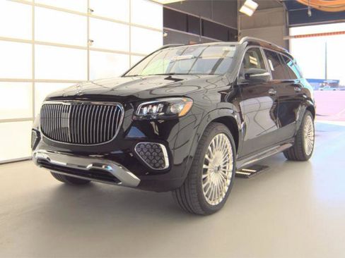 Used 2024 Mercedes-Benz Maybach GLS 600 4MATIC image 3