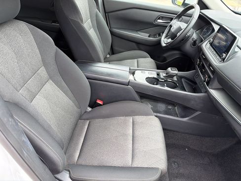 Used 2025 Nissan Rogue SV FWD image 13