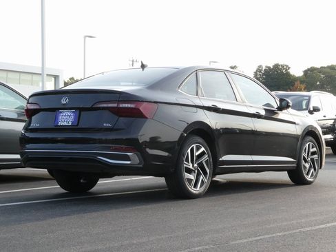 Used 2024 Volkswagen Jetta SEL image 3
