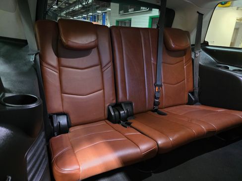 Used 2019 Cadillac Escalade Premium Luxury image 27