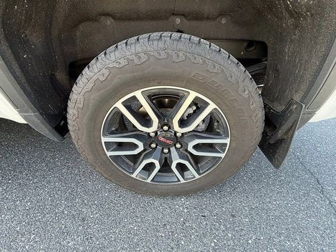 Used 2025 GMC Sierra 1500 AT4 w/ Technology Package AWD/4WD image 19