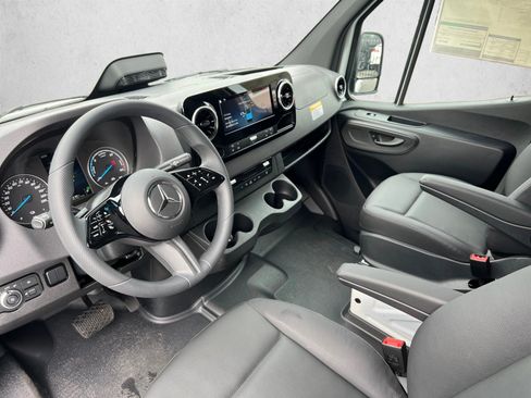 New 2025 Mercedes-Benz eSprinter 170 Cargo image 11