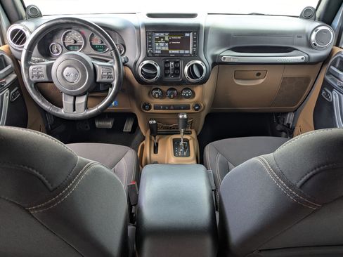 Used 2014 Jeep Wrangler Unlimited Sahara w/ Max Tow Package AWD/4WD image 31