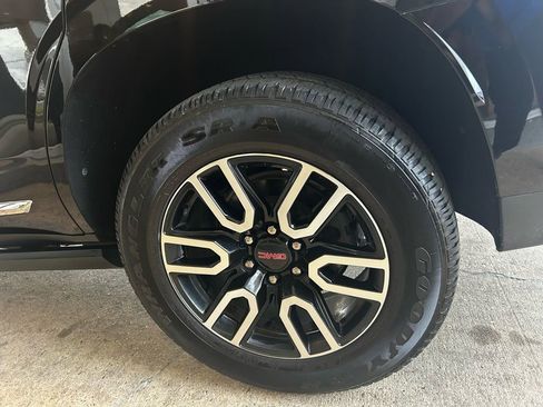 Used 2022 GMC Yukon AT4 image 22