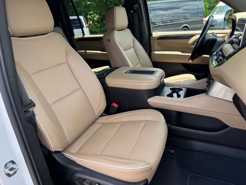Used 2021 Chevrolet Suburban Premier w/ Premium Package AWD/4WD image 29
