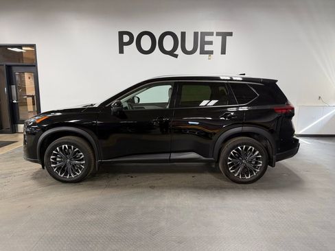 Used 2025 Nissan Rogue SL w/ Tech Package image 1