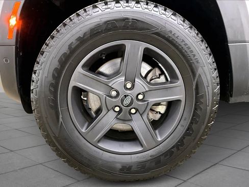 Used 2022 Land Rover Defender 90 image 10