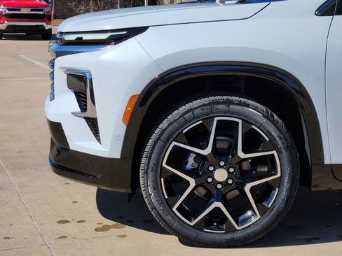 New 2026 Chevrolet Traverse High Country w/ LPO, Floor Liner Package image 8