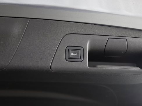 Used 2022 Buick Envision Avenir w/ Technology Package II image 12