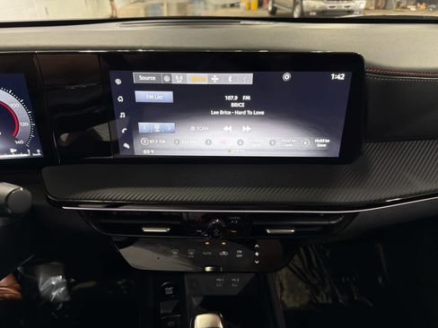 Certified 2025 Nissan Kicks SR AWD/4WD image 6