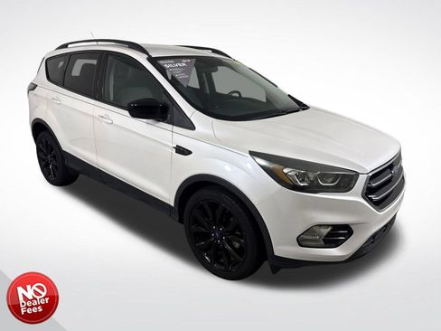 Used 2017 Ford Escape SE w/ Equipment Group 201A FWD image 1