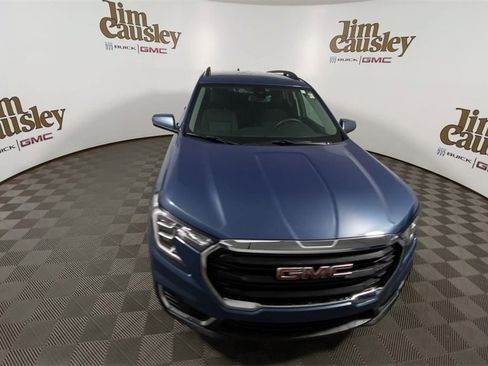 Used 2024 GMC Terrain SLE w/ Driver Convenience Package image 3