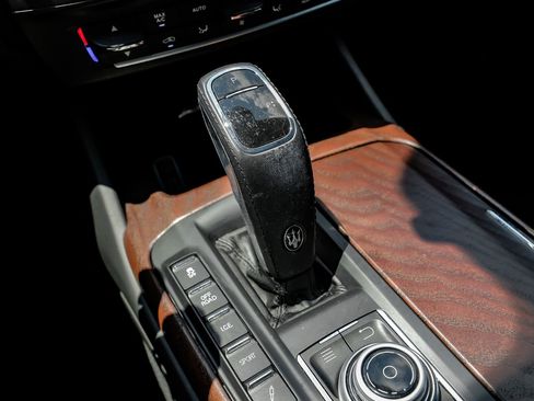 Used 2019 Maserati Levante S GranLusso image 25