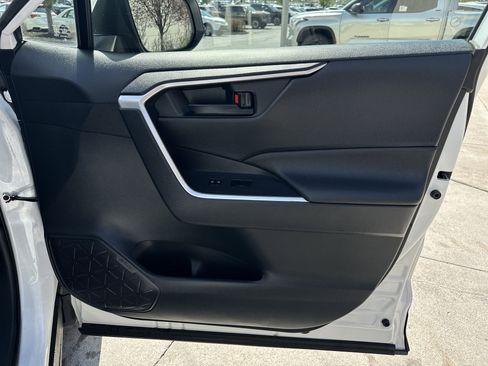 Certified 2023 Toyota RAV4 LE AWD/4WD image 28