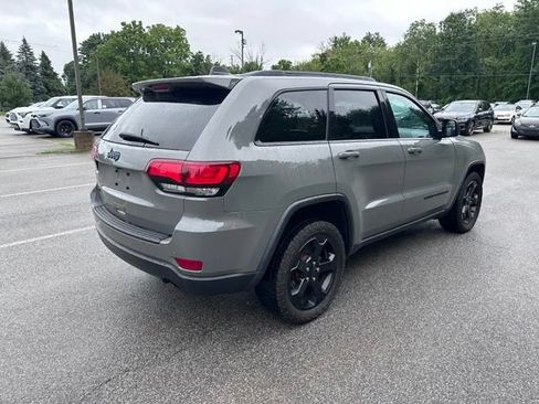 Used 2020 Jeep Grand Cherokee Laredo AWD/4WD image 3