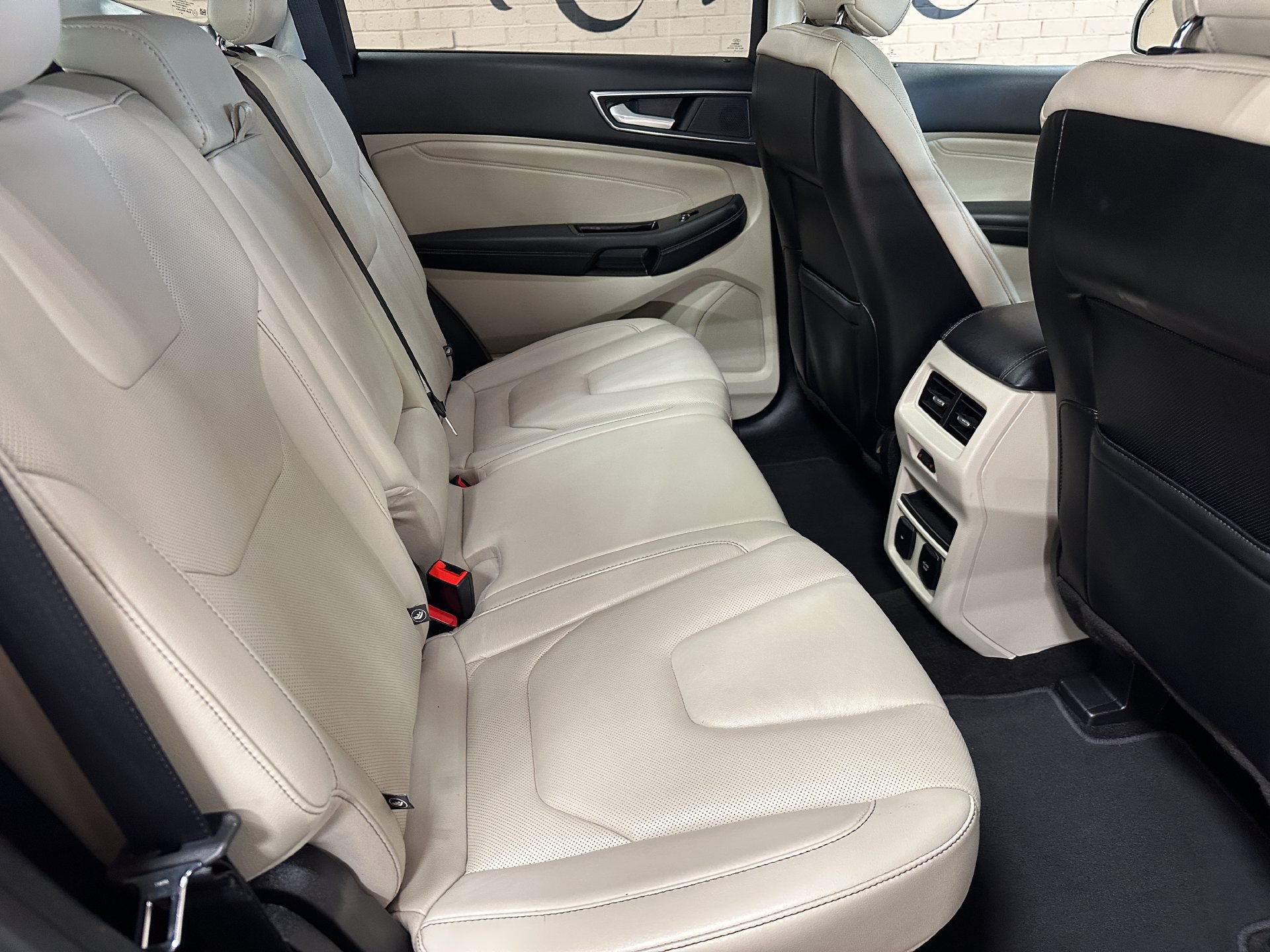 Used 2019 Ford Edge Titanium w/ Equipment Group 301A AWD/4WD image 17