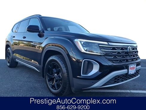Certified 2024 Volkswagen Atlas Peak Edition SEL image 1