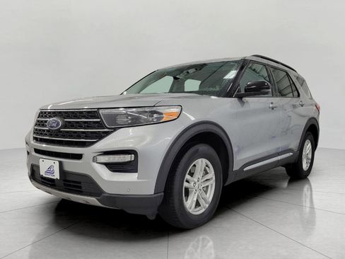 Used 2023 Ford Explorer XLT w/ Equipment Group 202A AWD/4WD image 13