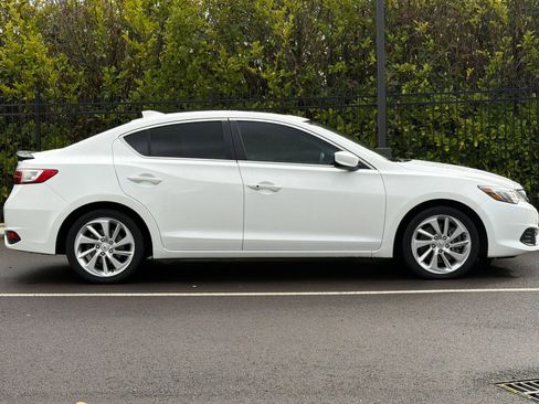 Used 2018 Acura ILX image 3