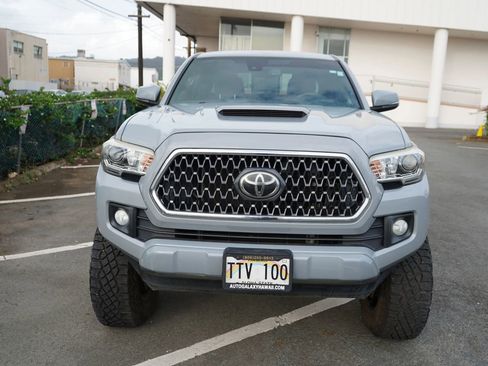 Used 2019 Toyota Tacoma TRD Sport w/ Technology Package image 3