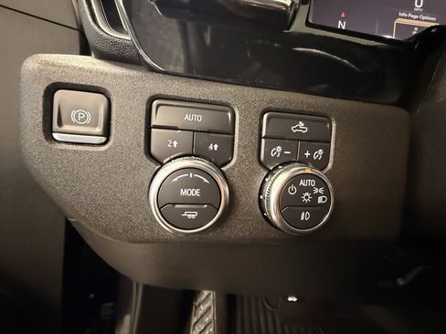 Used 2024 GMC Sierra 1500 Elevation image 23