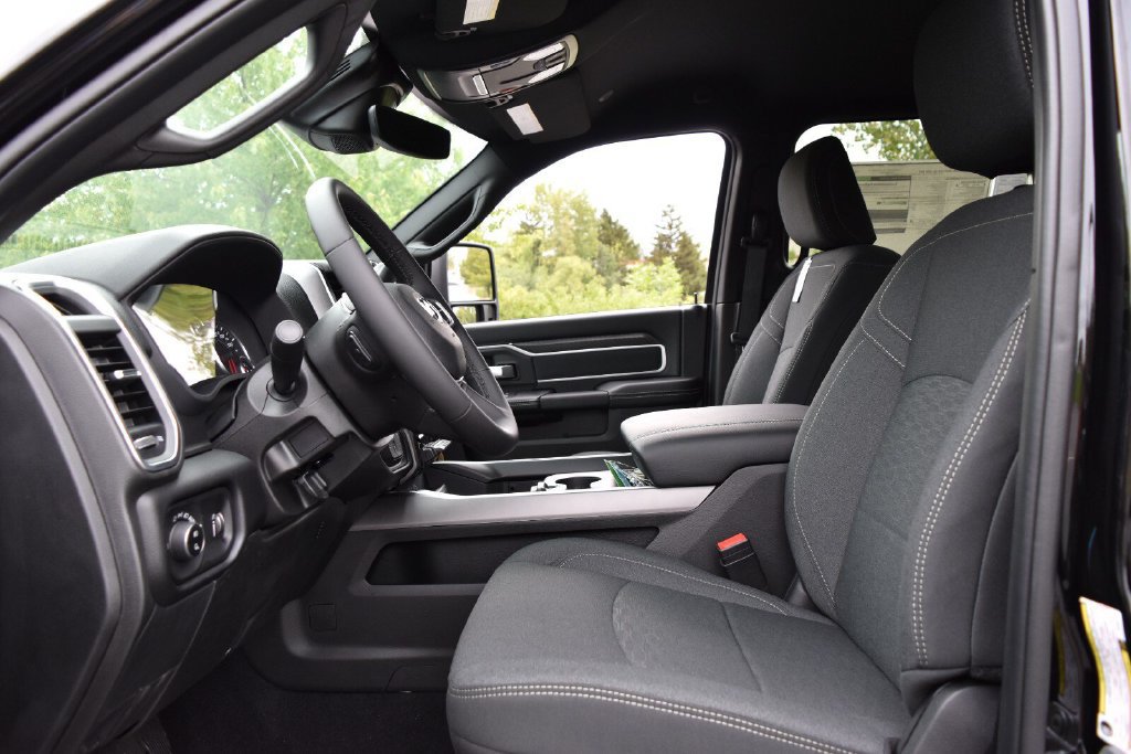New 2026 RAM 3500 Big Horn AWD/4WD image 15