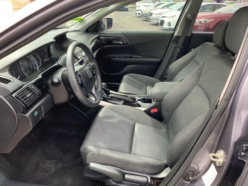 Used 2017 Honda Accord LX image 9