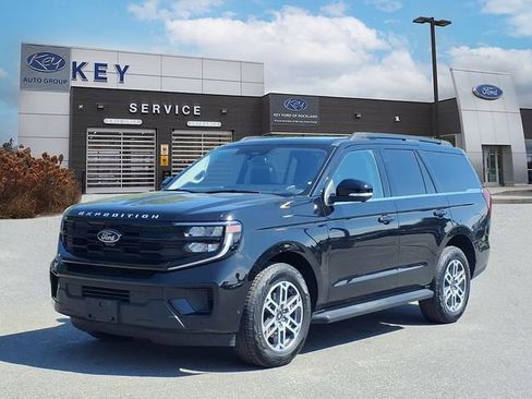 Used 2025 Ford Expedition Active AWD/4WD image 1